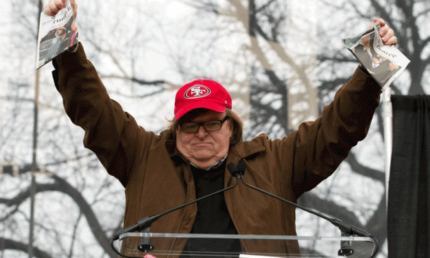 10 ยุทธวิธีไล่ทรัมป์ ในแบบฉบับของผู้กำกับฯ ดังอย่าง MICHAEL MOORE