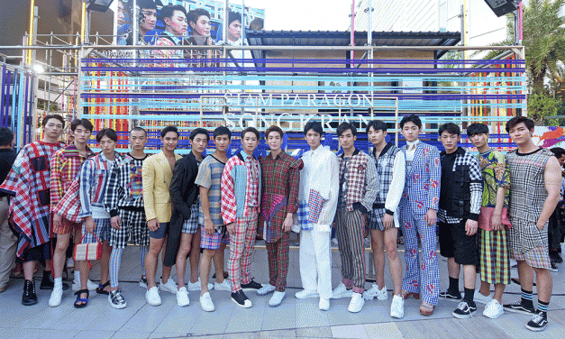 “Siam Paragon Songkran Wonderland 2017” เจเจ-กัปตัน นำขบวนแฟชั่นโชว์ผ้าขาวม้า