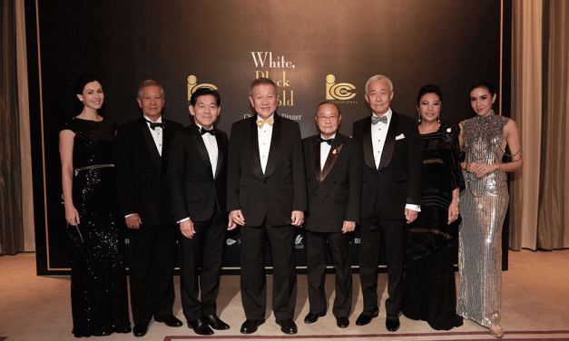 แฟชั่นโชว์การกุศล ‘White Black & Gold Charity Gala Dinner’